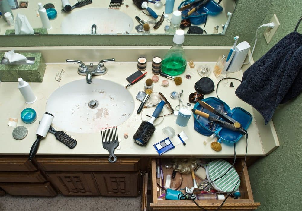 Bathroom-Clutter-img Bathroom-Clutter-img
