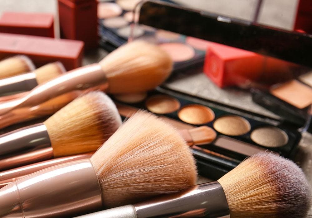 makeup-clutter-new-img makeup-clutter-new-img